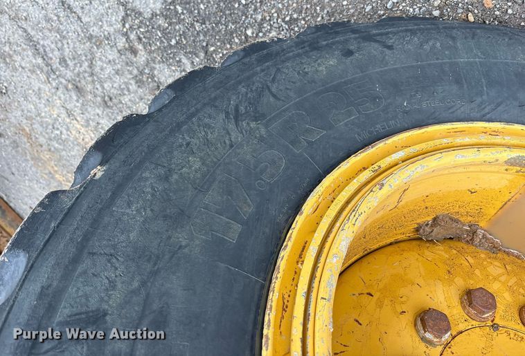 image for item OB9690 2010 Caterpillar 140M motor grader