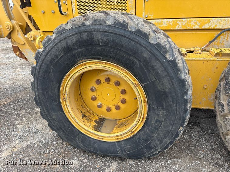 image for item OB9690 2010 Caterpillar 140M motor grader