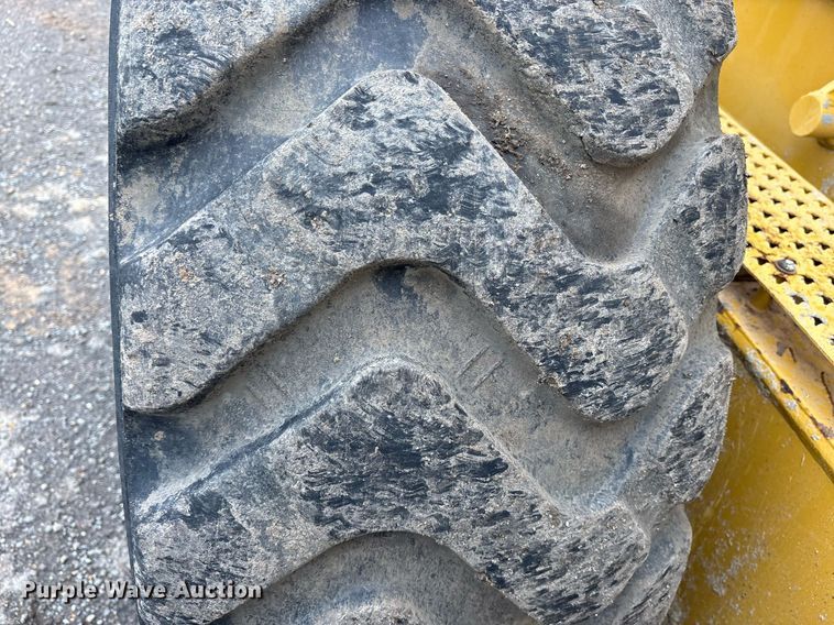 image for item OB9690 2010 Caterpillar 140M motor grader