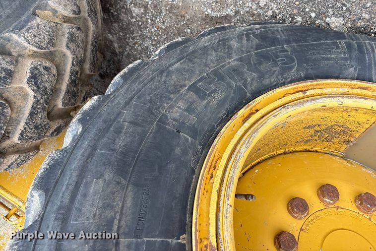 image for item OB9690 2010 Caterpillar 140M motor grader