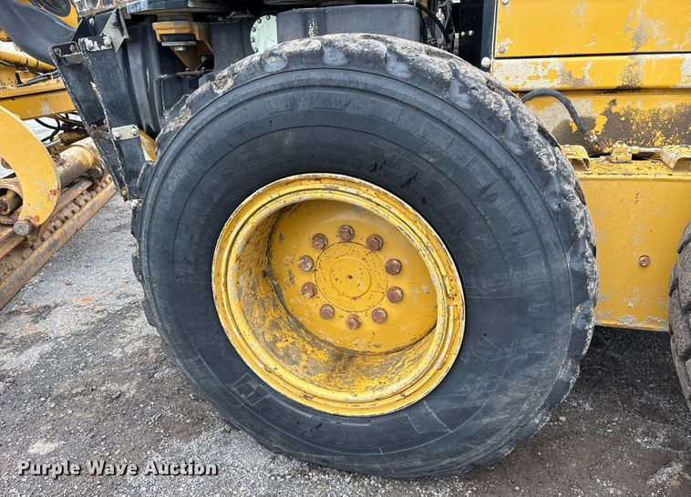 image for item OB9690 2010 Caterpillar 140M motor grader