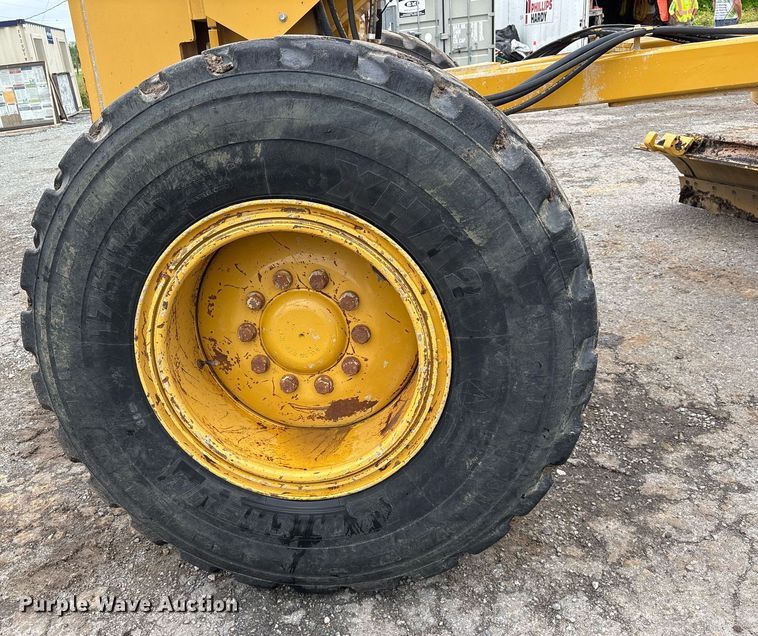 image for item OB9690 2010 Caterpillar 140M motor grader