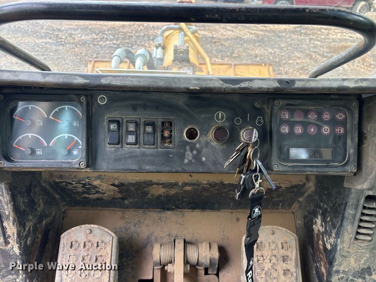 image for item OB9695 2001 Caterpillar 963C track loader