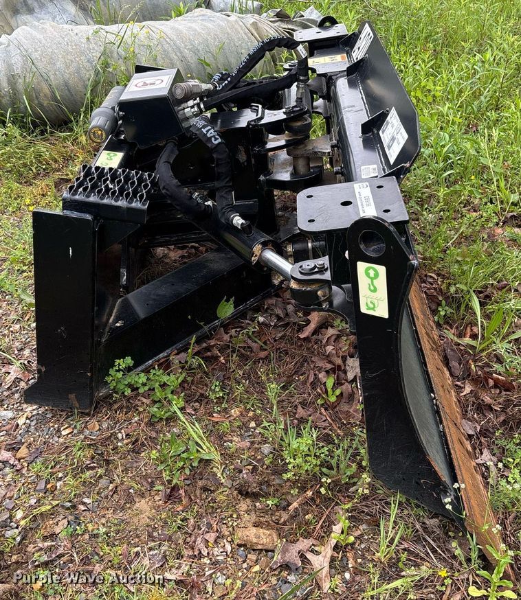 image for item OB9696 2022 Caterpillar Build 01A skid steer dozer blade