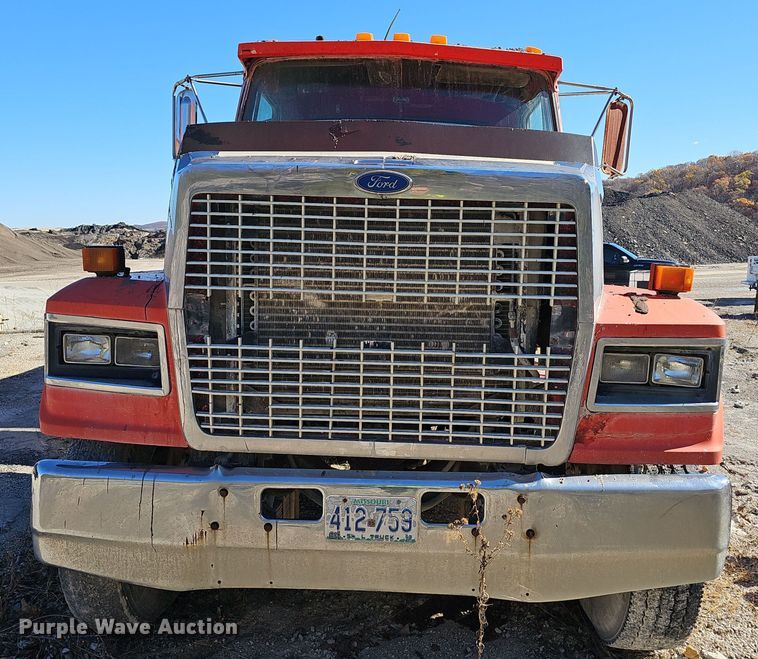 image for item OJ9145 1986 Ford LT9000 dump truck