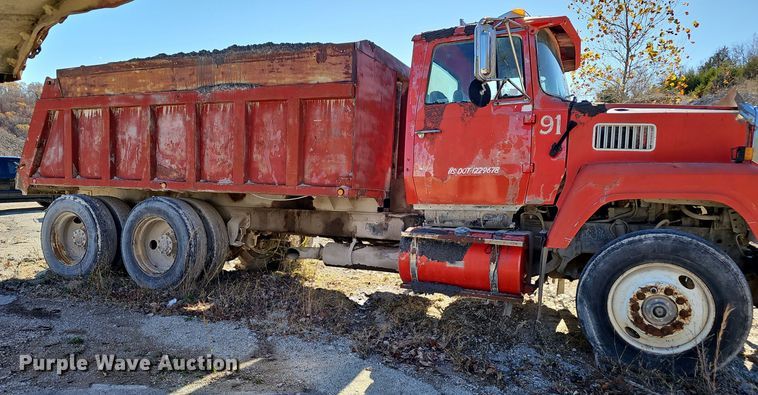 image for item OJ9145 1986 Ford LT9000 dump truck