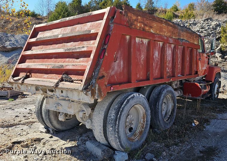 image for item OJ9145 1986 Ford LT9000 dump truck
