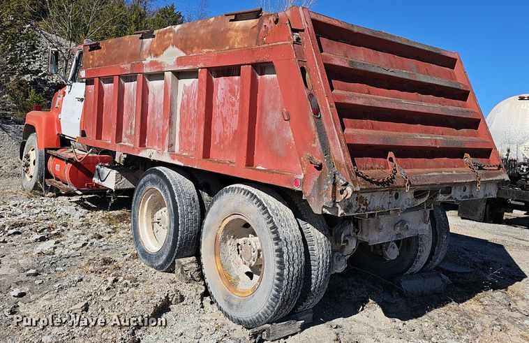 image for item OJ9145 1986 Ford LT9000 dump truck