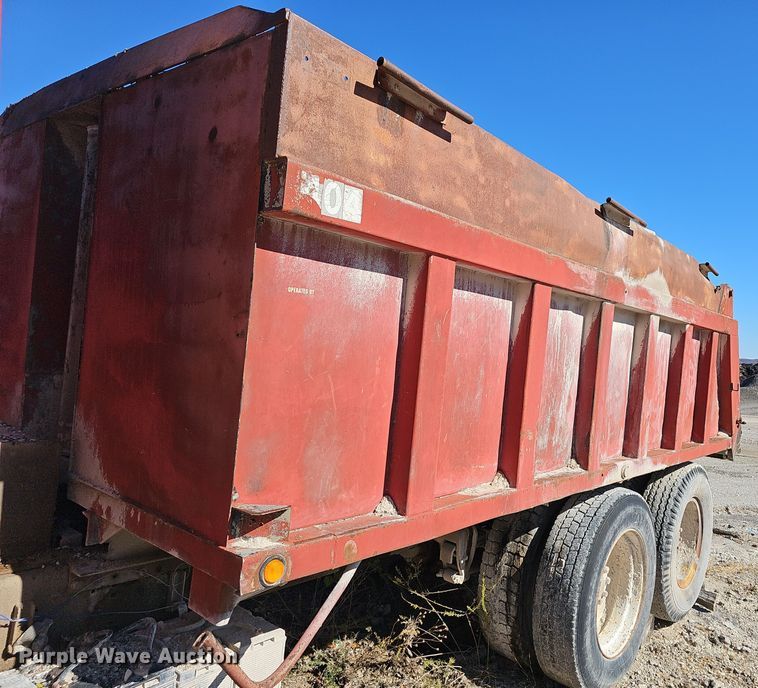 image for item OJ9145 1986 Ford LT9000 dump truck