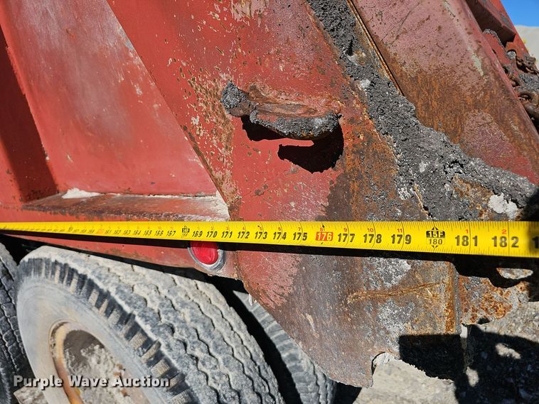 image for item OJ9145 1986 Ford LT9000 dump truck