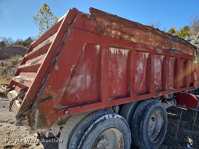 image for item OJ9145 1986 Ford LT9000 dump truck