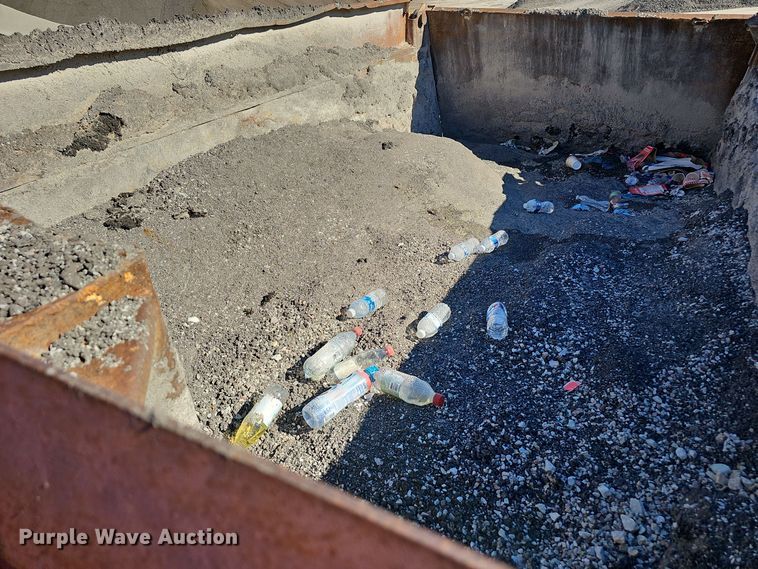 image for item OJ9145 1986 Ford LT9000 dump truck