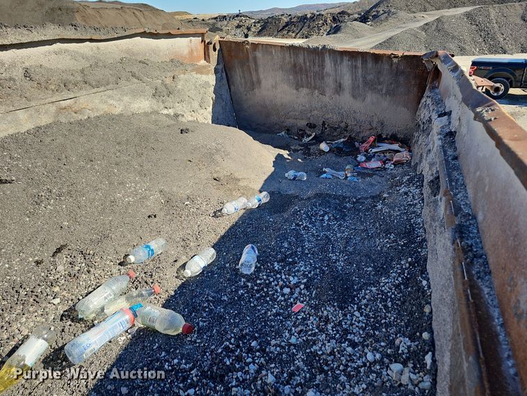 image for item OJ9145 1986 Ford LT9000 dump truck