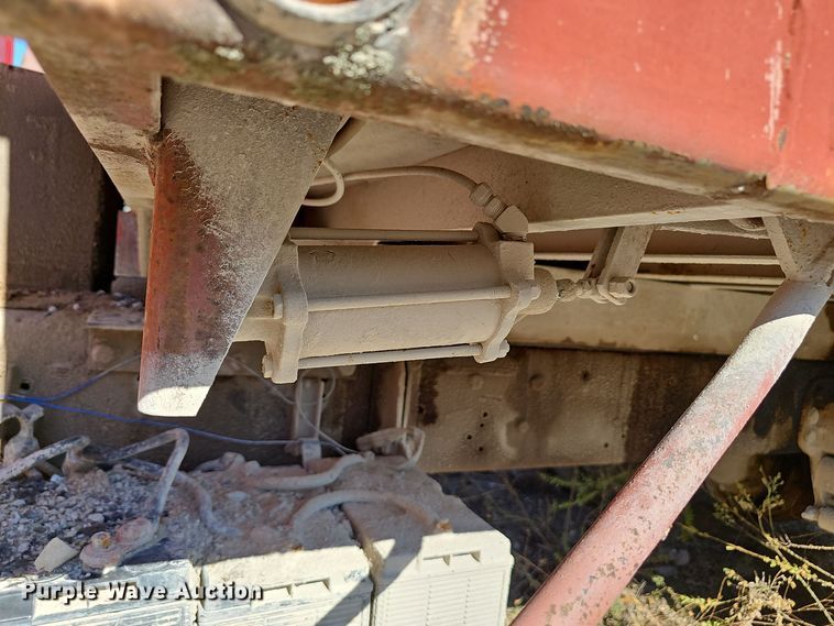 image for item OJ9145 1986 Ford LT9000 dump truck