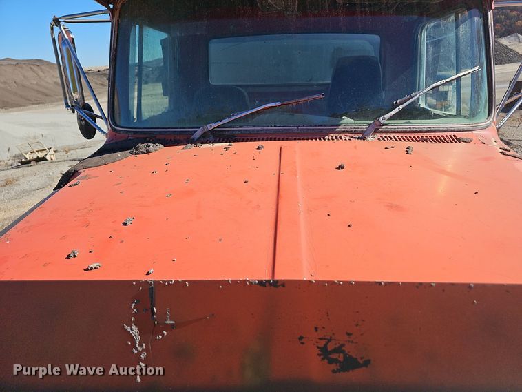 image for item OJ9145 1986 Ford LT9000 dump truck