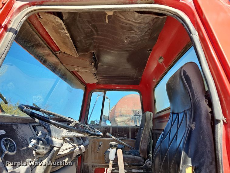 image for item OJ9145 1986 Ford LT9000 dump truck