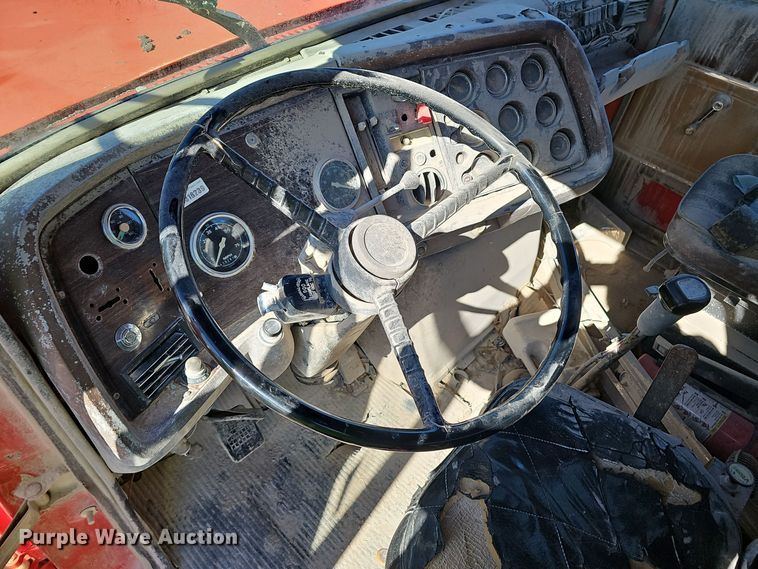 image for item OJ9145 1986 Ford LT9000 dump truck