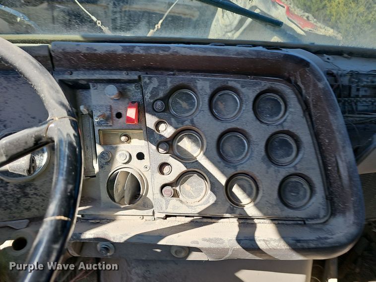 image for item OJ9145 1986 Ford LT9000 dump truck