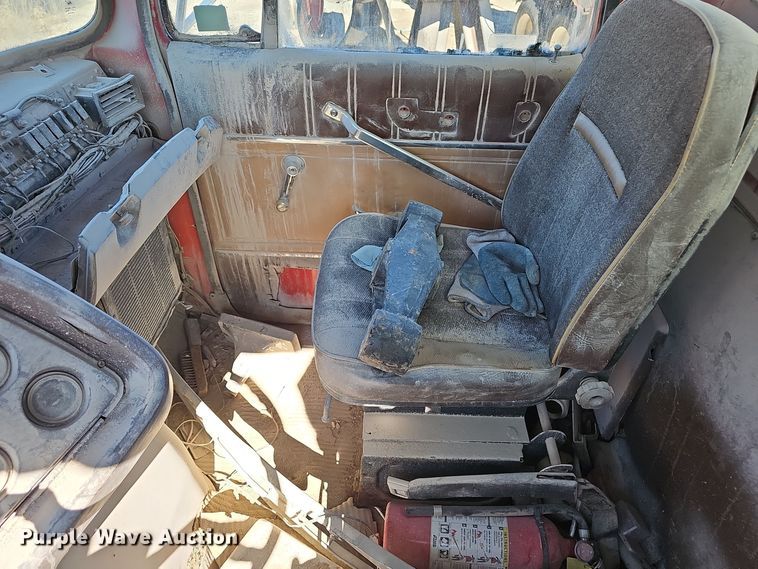 image for item OJ9145 1986 Ford LT9000 dump truck