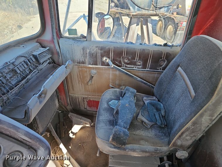 image for item OJ9145 1986 Ford LT9000 dump truck