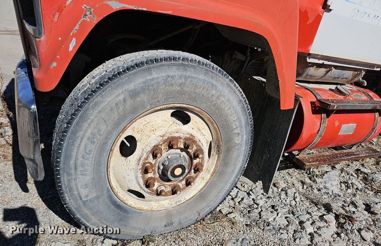 image for item OJ9145 1986 Ford LT9000 dump truck