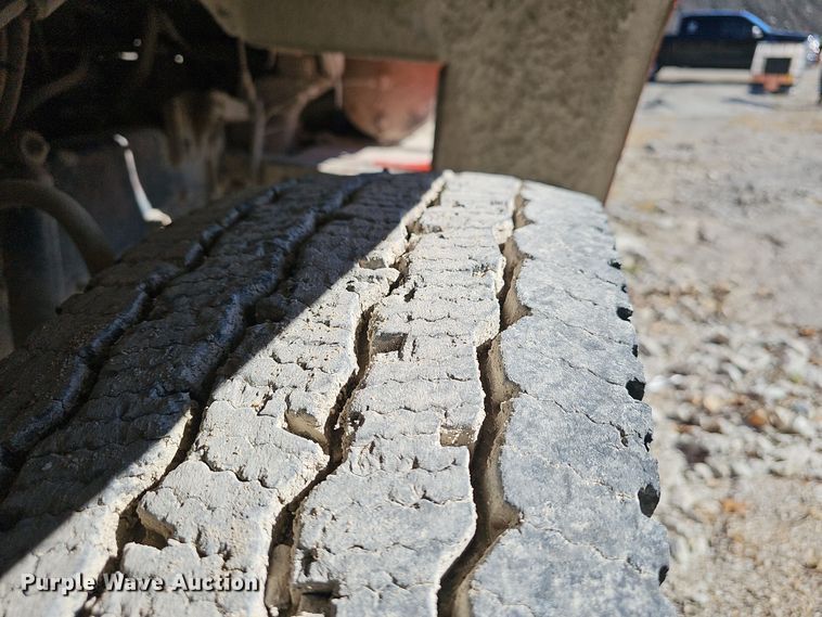 image for item OJ9145 1986 Ford LT9000 dump truck