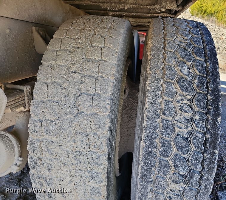 image for item OJ9145 1986 Ford LT9000 dump truck