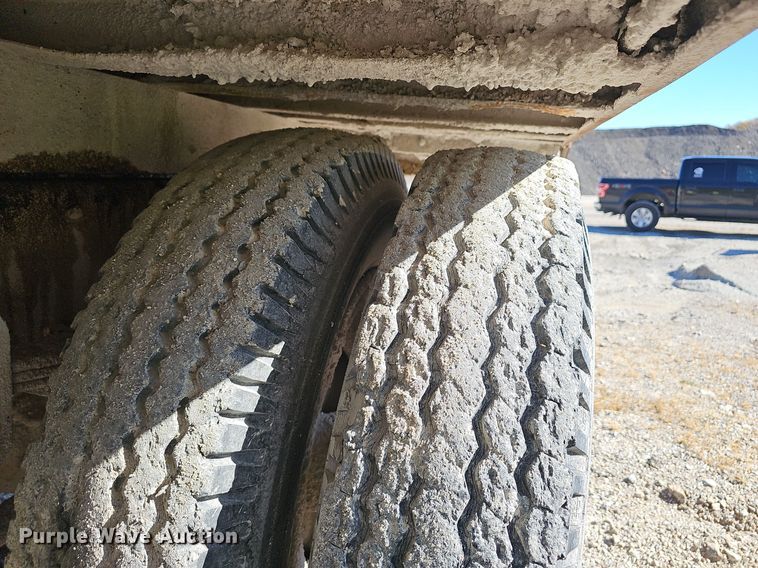 image for item OJ9145 1986 Ford LT9000 dump truck