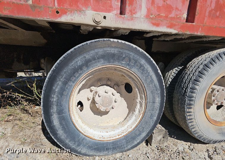 image for item OJ9145 1986 Ford LT9000 dump truck