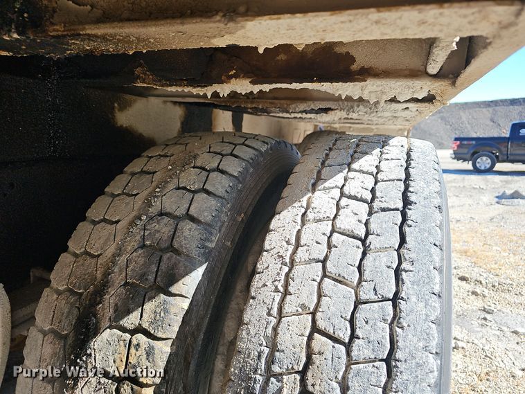 image for item OJ9145 1986 Ford LT9000 dump truck