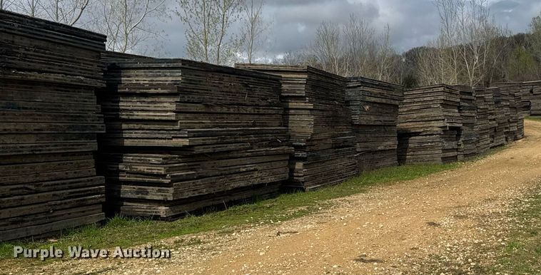 image for item ZA0596 (15) crane mats 