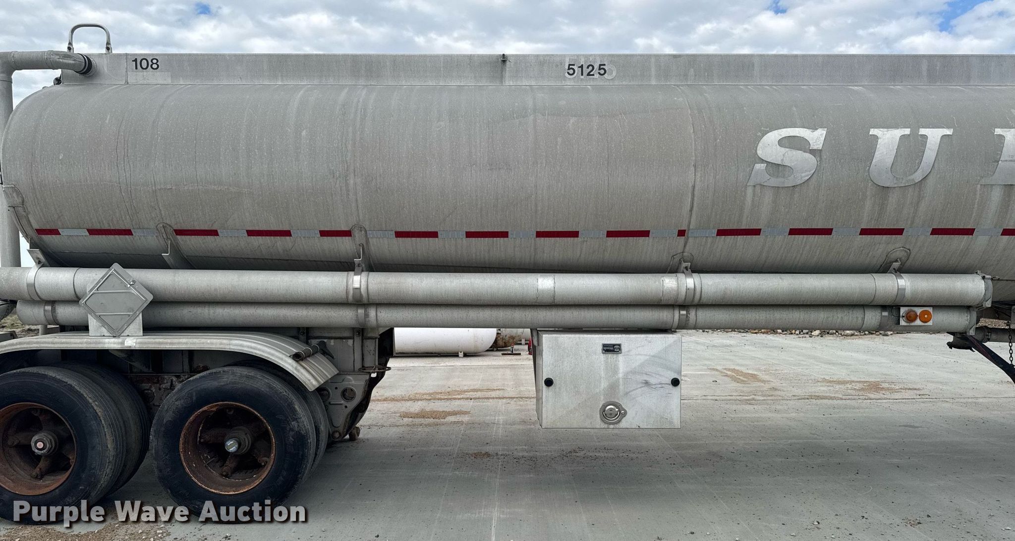 1978 Fruehauf TAG-F2-EDT9500 tank trailer in Centerville, IA
