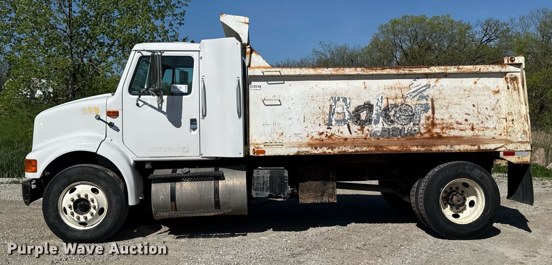 2000 International 8100 dump truck in Ankeny, IA | Item