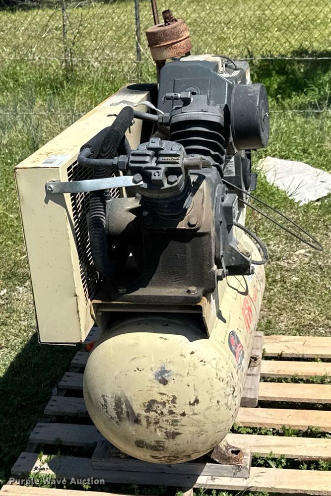 image for item DO0885 Ingersoll Rand 2475F12.5G air compressor