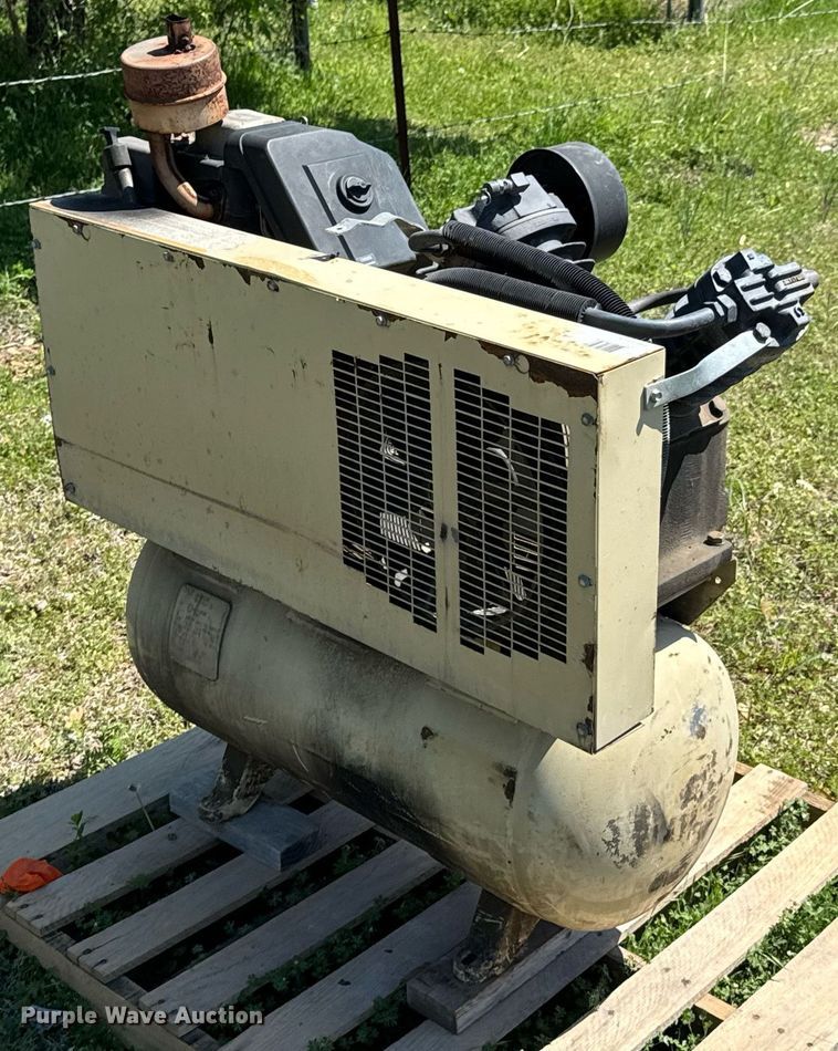 image for item DO0885 Ingersoll Rand 2475F12.5G air compressor