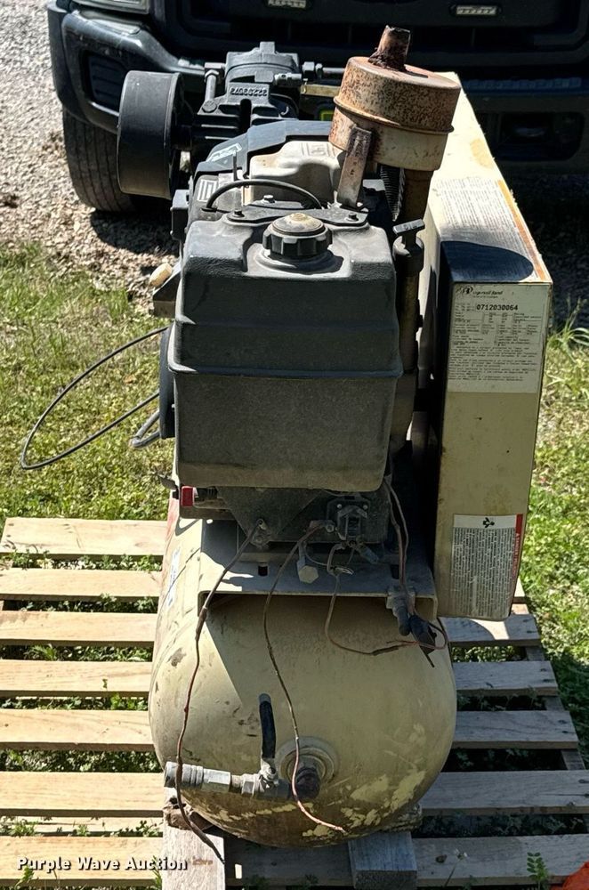 image for item DO0885 Ingersoll Rand 2475F12.5G air compressor