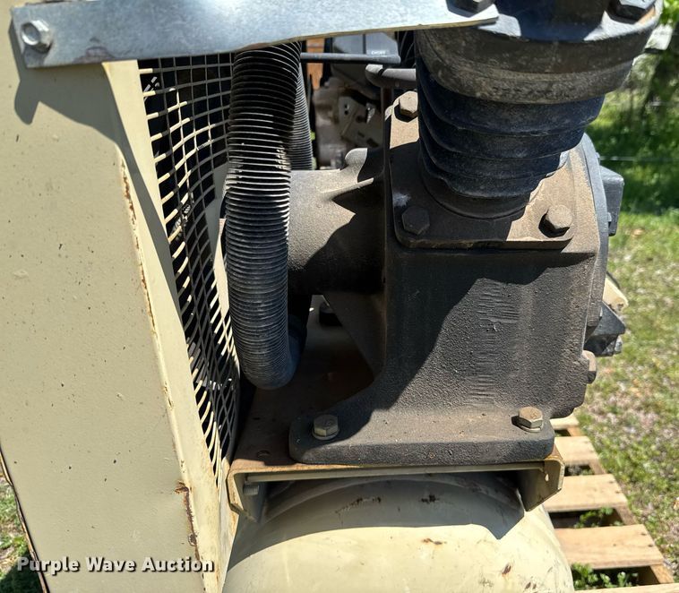 image for item DO0885 Ingersoll Rand 2475F12.5G air compressor