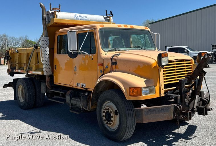 image for item DO0888 1996 International 4900 Crew Cab dump truck