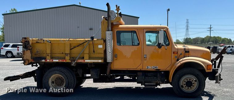 image for item DO0888 1996 International 4900 Crew Cab dump truck