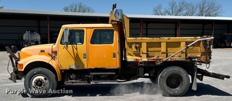 image for item DO0888 1996 International 4900 Crew Cab dump truck