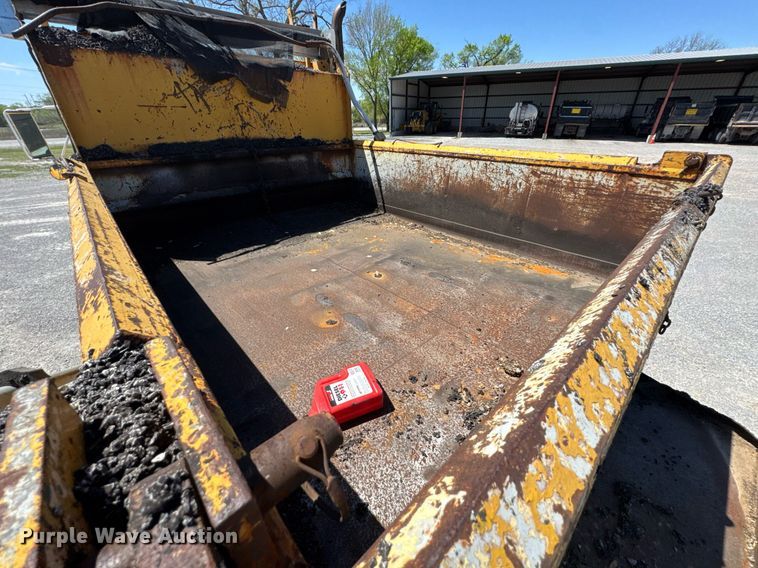 image for item DO0888 1996 International 4900 Crew Cab dump truck