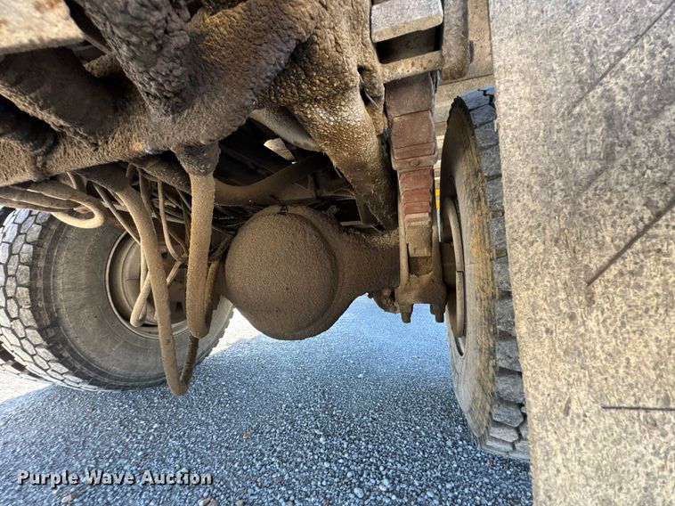 image for item DO0888 1996 International 4900 Crew Cab dump truck