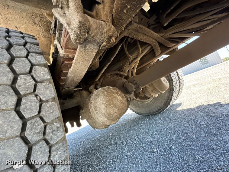 image for item DO0888 1996 International 4900 Crew Cab dump truck