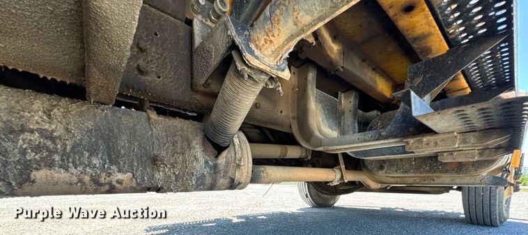 image for item DO0888 1996 International 4900 Crew Cab dump truck
