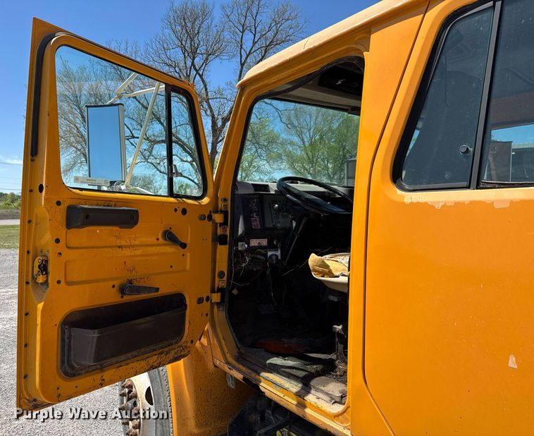 image for item DO0888 1996 International 4900 Crew Cab dump truck