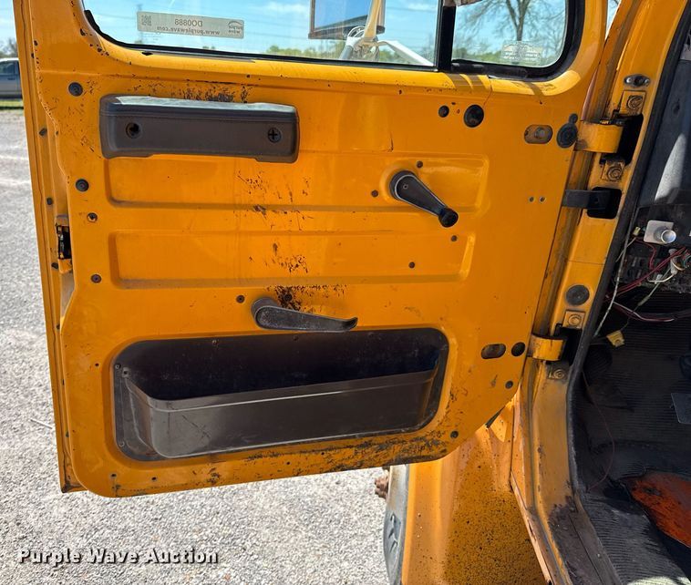 image for item DO0888 1996 International 4900 Crew Cab dump truck