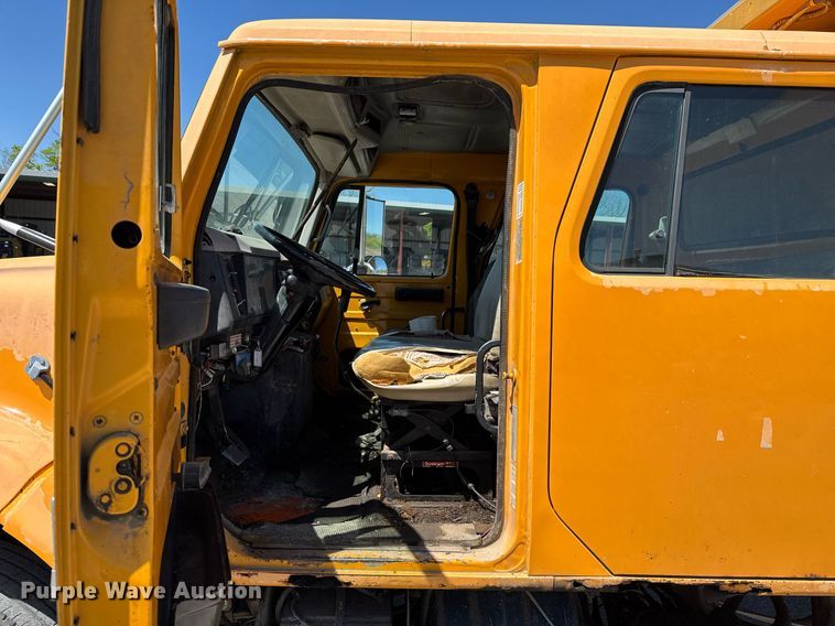 image for item DO0888 1996 International 4900 Crew Cab dump truck
