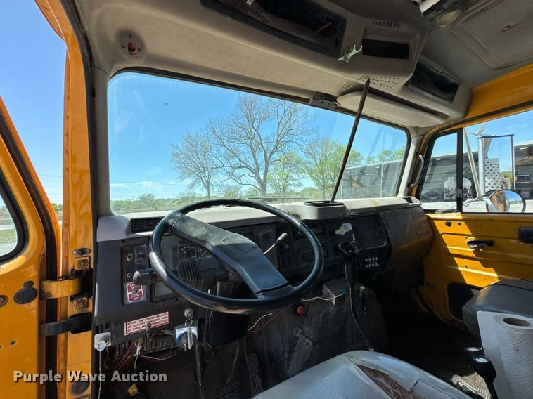 image for item DO0888 1996 International 4900 Crew Cab dump truck