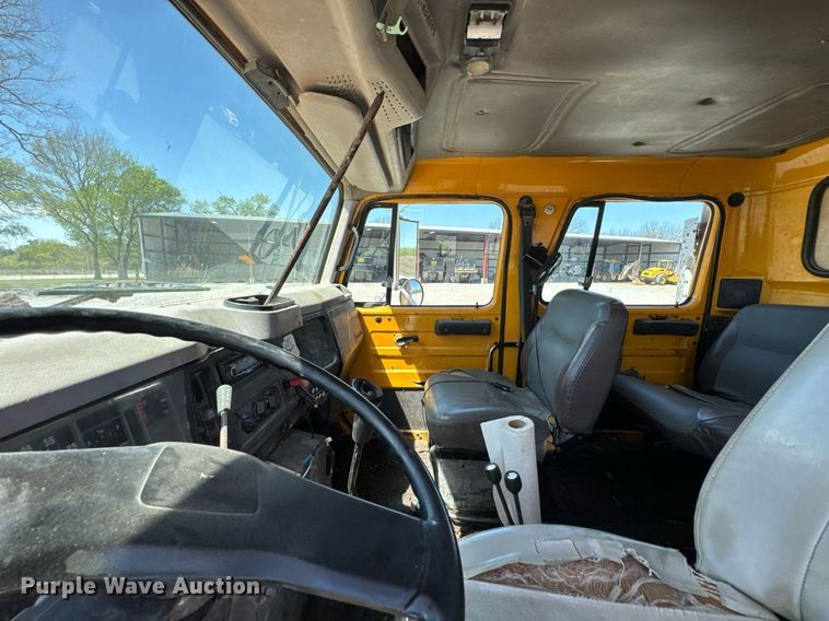 image for item DO0888 1996 International 4900 Crew Cab dump truck