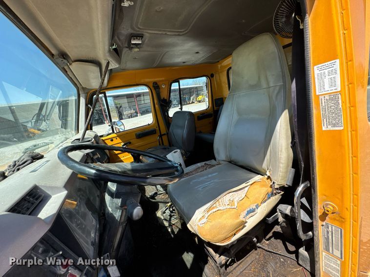 image for item DO0888 1996 International 4900 Crew Cab dump truck